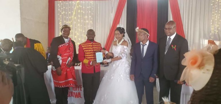 Inkosi Gomani V marries South African bride-Political leaders attend.