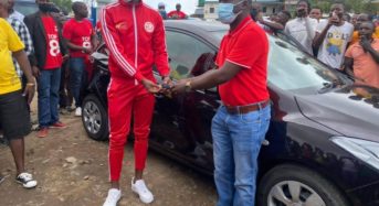 Sulom hands over Mazda Demio to Bullets’ midfielder Chimwemwe Idana