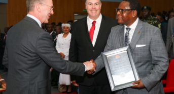 Chakwera gets award for his tireless effort in the fight against corruption<br>