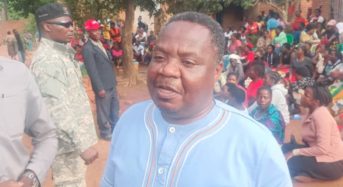 Lilongwe City Mayor Councilor Richard Banda splashes Christmas Gifts to the people of Mlodza ConstituencySays he will stand as Member of Parliament for the area