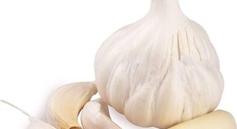 Is it good to have garlic before going to bed?