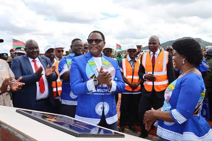 President Lazarus Chakwera on Monday 25th March 2024 launched Kholongo multipurpose dam in Dowa, which is a flagship water project aimed at supplying clean water to residents of Kasese, Madisi, Mponela, Mtiti, and other surrounding areas in Dowa district as well as proving opportunity for irrigation farming, fish farming, and tourism through a creation center that will be constructed.

