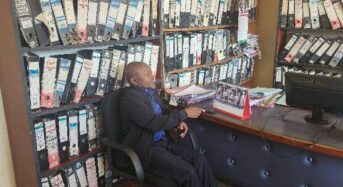 Veep Michael Usi pays surprise visit to Government offices in Chikwawa